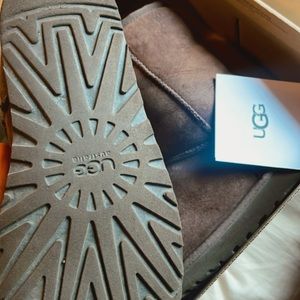 UGG Woman’s classic short II Boots.